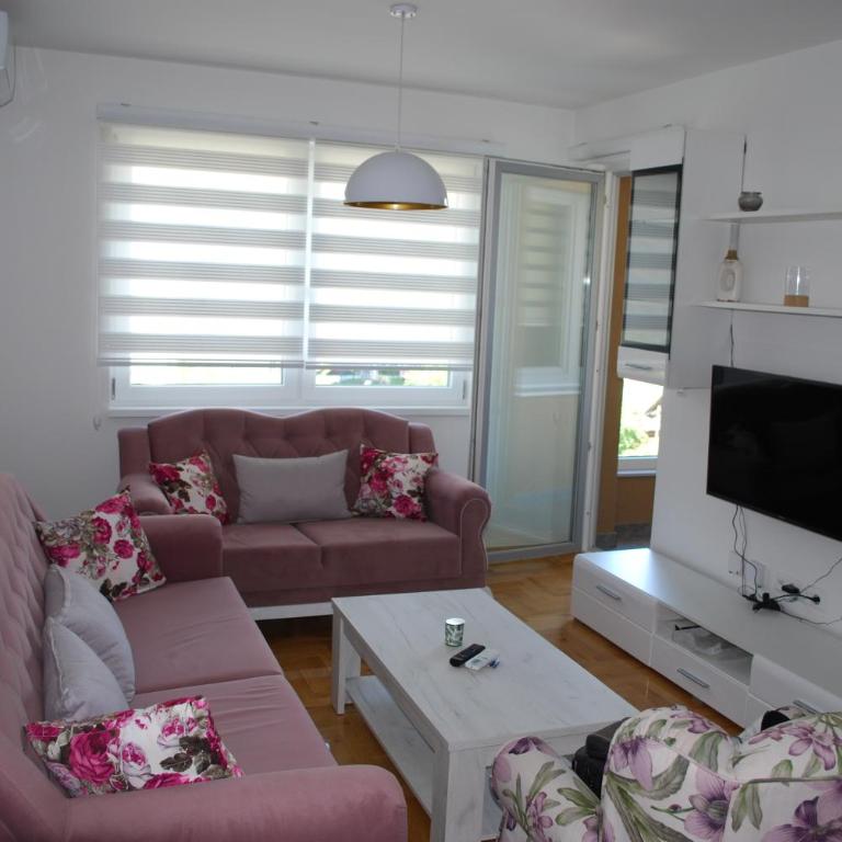 Simanic Appartment - Three-Bedroom Apartment - 1