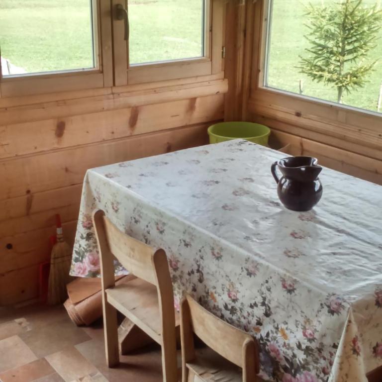 Karadžić - Dvokrevetna Soba sa Bračnim Krevetom i Zajedničkim Kupatilom - 3