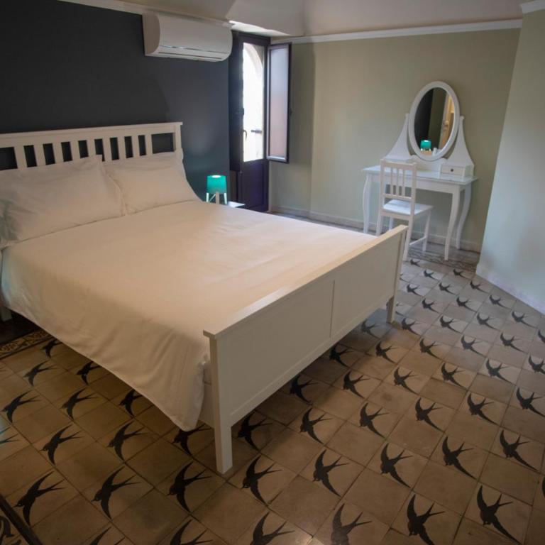 Corte dei medici - Palace - Queen Room with Shared Bathroom - 2