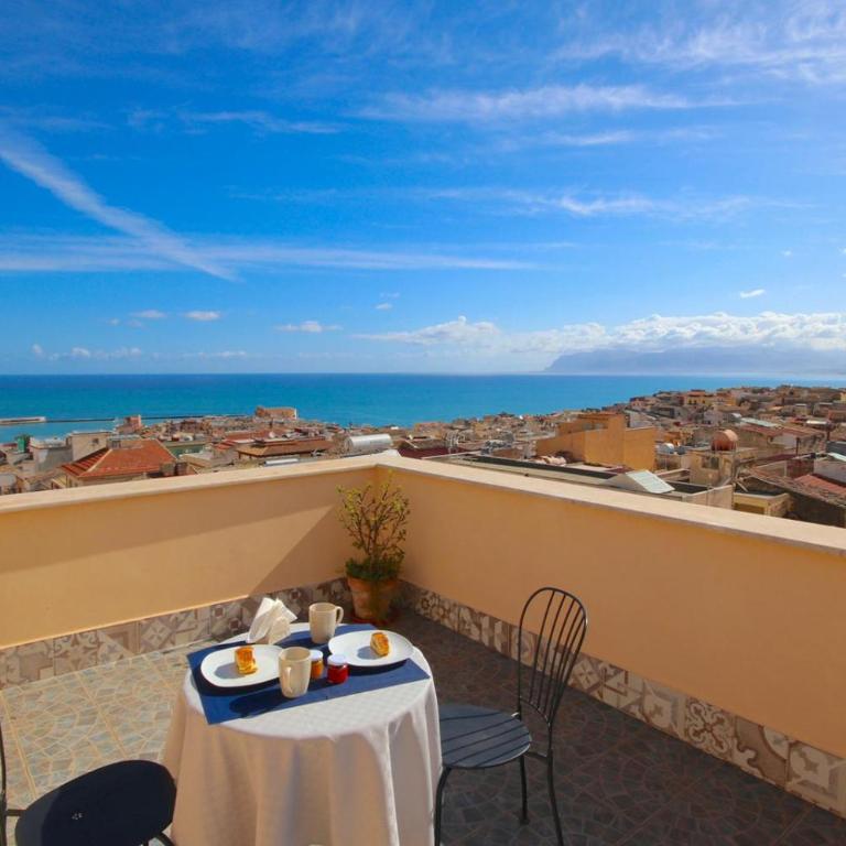 B&B SICILIA - Camera Matrimoniale con Balcone e Vista Mare - 2
