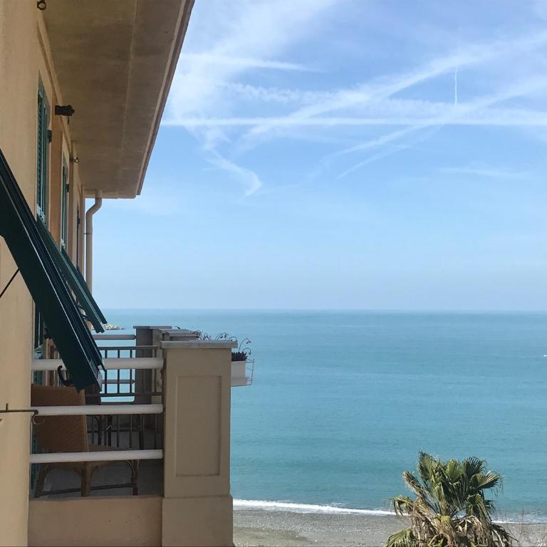 Albergo Celeste - Camera Matrimoniale/Doppia con Letti Singoli con Vista Mare Parziale - 4