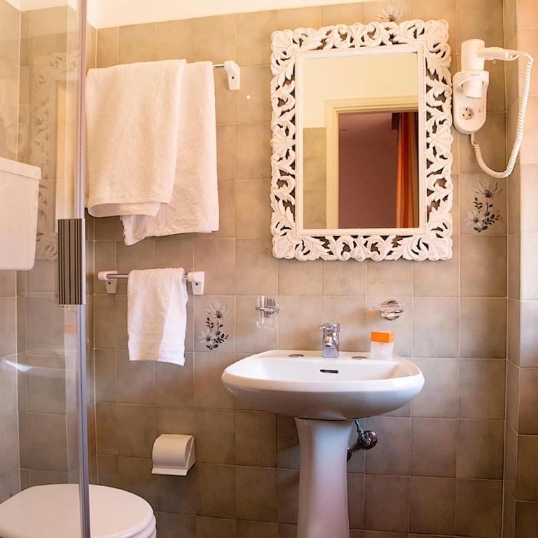 Hotel Iva - Economy Double or Twin Room - 5