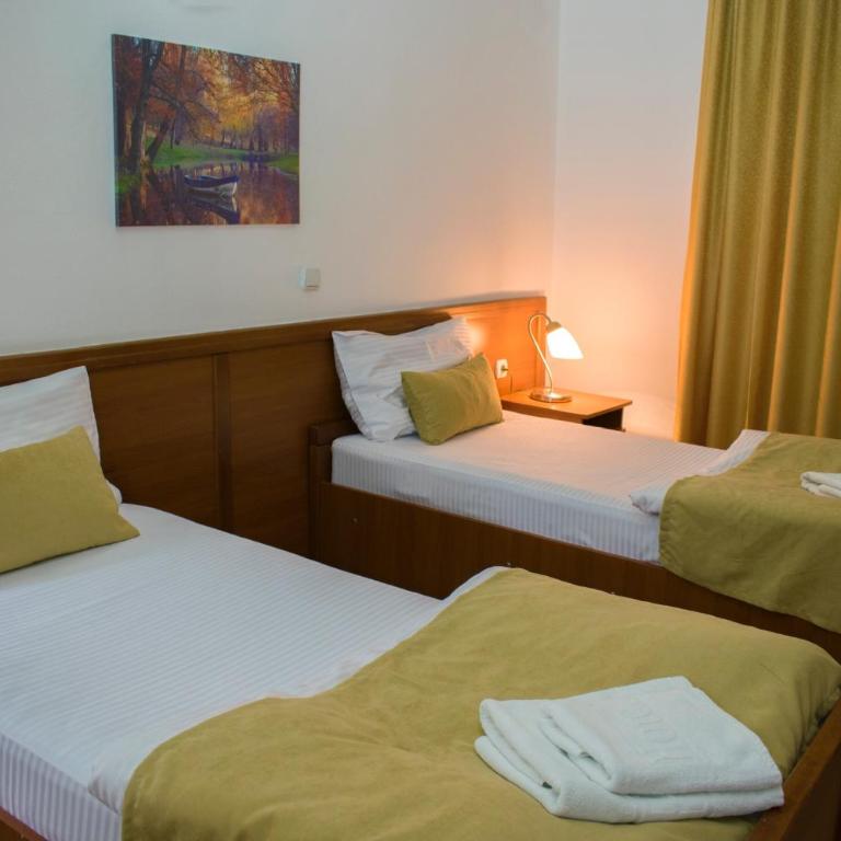 Hotel Dajti - Twin Room - 4