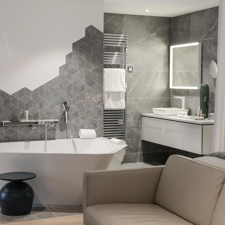 Petit Hôtel Confidentiel - Suite with Terrace and Hot Tub - 1