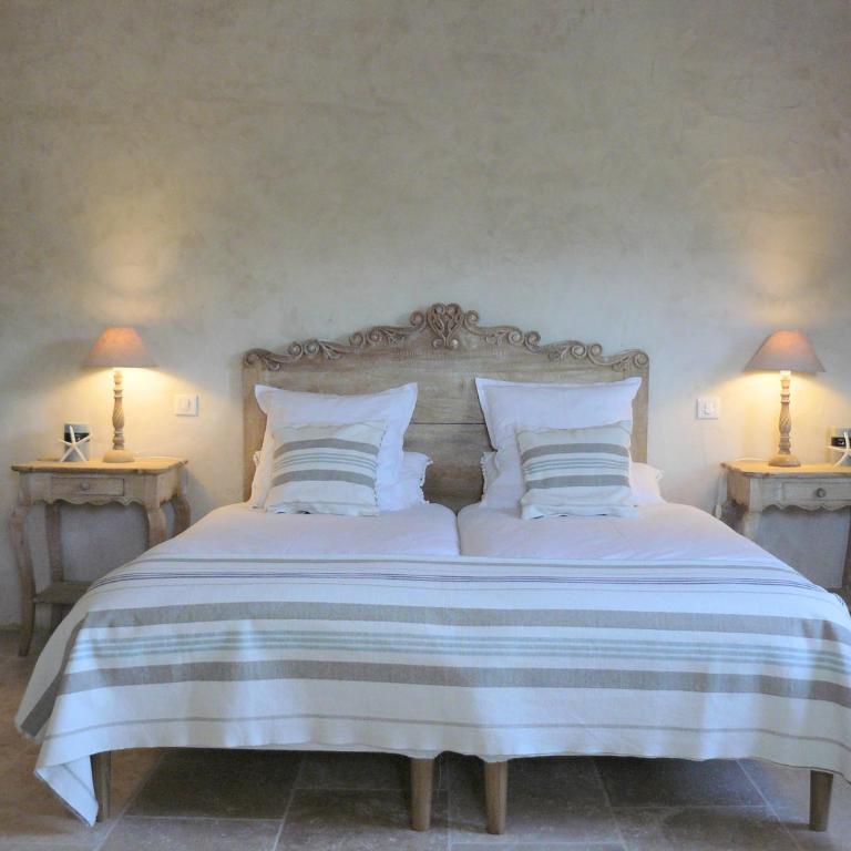 Mas du Vieux Tilleul - Chambre Double avec Salle de Bains Privative - 3