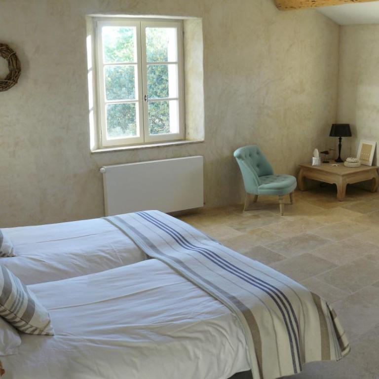 Mas du Vieux Tilleul - Chambre Double avec Salle de Bains Privative - 5