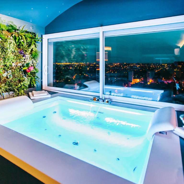 Parenthèse Concept Room - Emeraude Suite - Private Hot Tub - 1