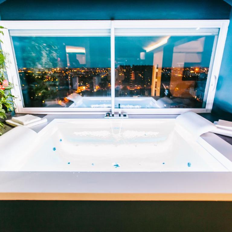 Parenthèse Concept Room - Emeraude Suite - Private Hot Tub - 4