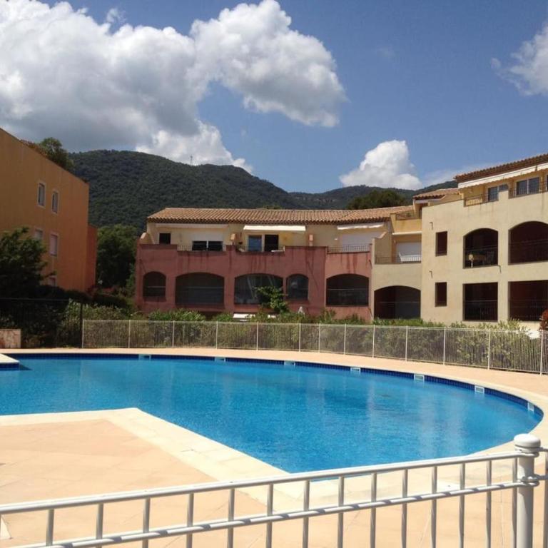 Le Noisetier - Two-Bedroom Apartment - 29