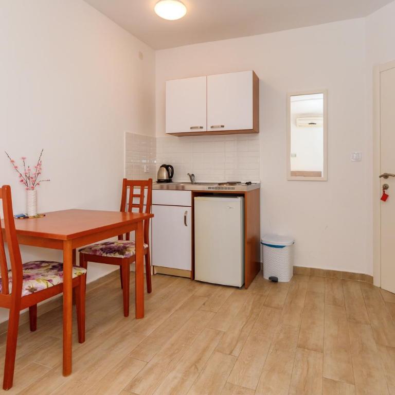 Gregovic Family Apartments - Studio with Sea View - 16