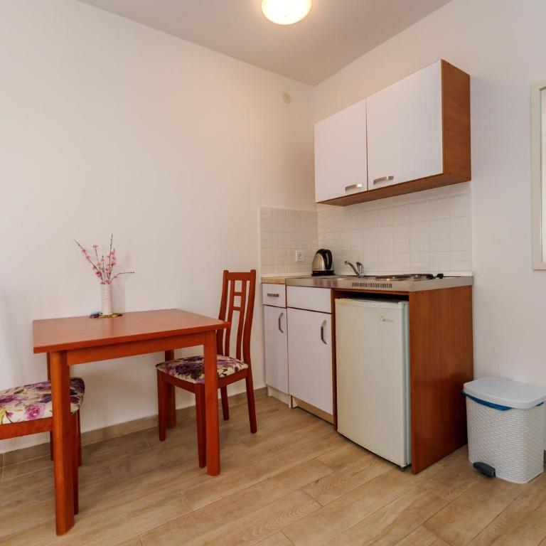 Gregovic Family Apartments - Studio with Sea View - 13