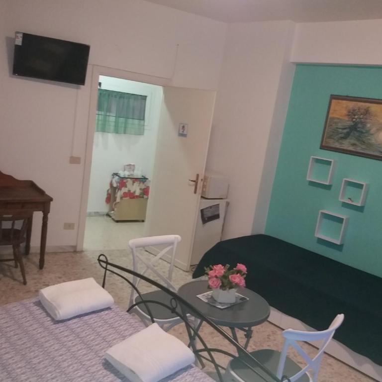 Apartament Silvy Trastevere - Camera Tripla con Bagno Privato Esterno - 8