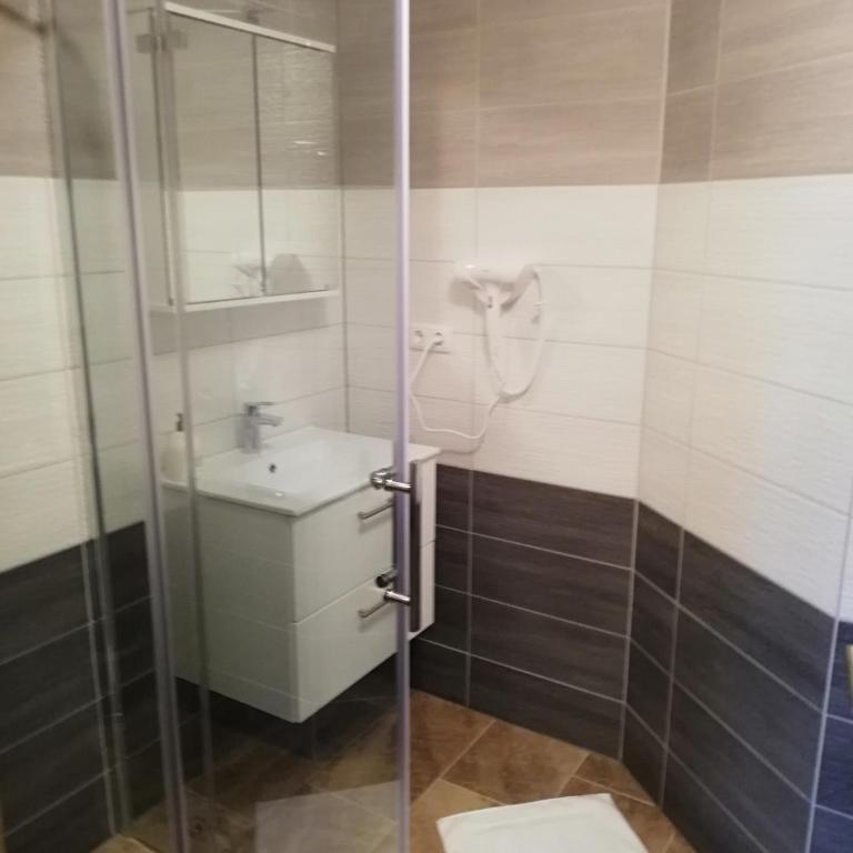 Haus Alexis - Deluxe Doppelzimmer mit Dusche - 9