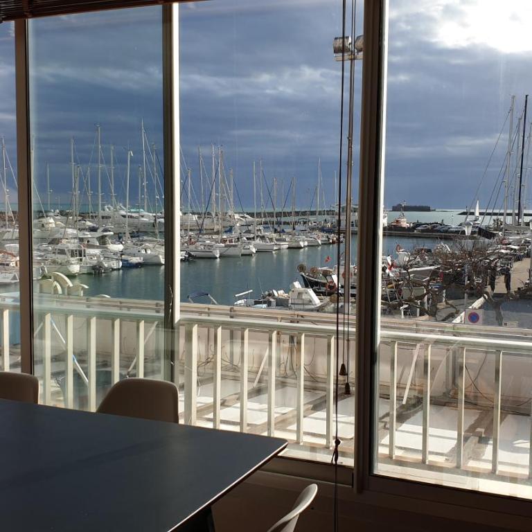 Résidence de standing la Pêcherie Spacieux T3 comme un cocon familial vue mer et sur l'avant port Sur le bout du bout de Cap d'Agde seule cap en Occitanie - Apartment with Sea View - 46