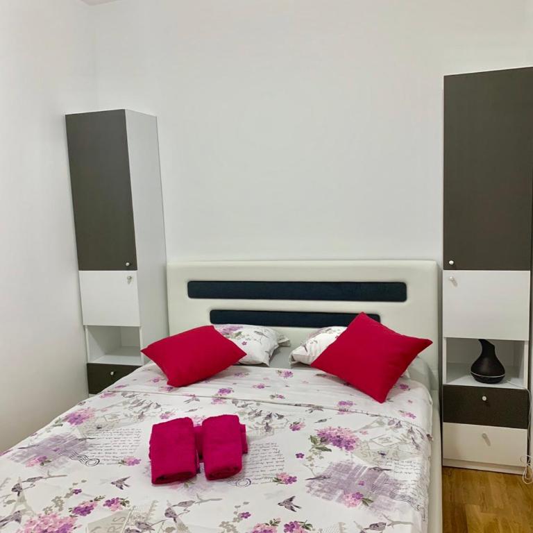 Absolute Apartman - Two-Bedroom Apartment - 32