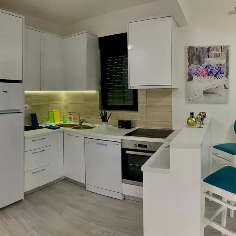Absolute Apartman - Two-Bedroom Apartment - 14