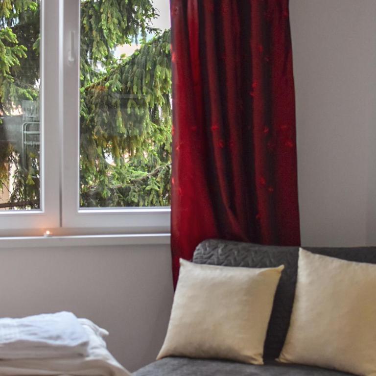White House Sarajevo - Apartment with Mountain View - 4