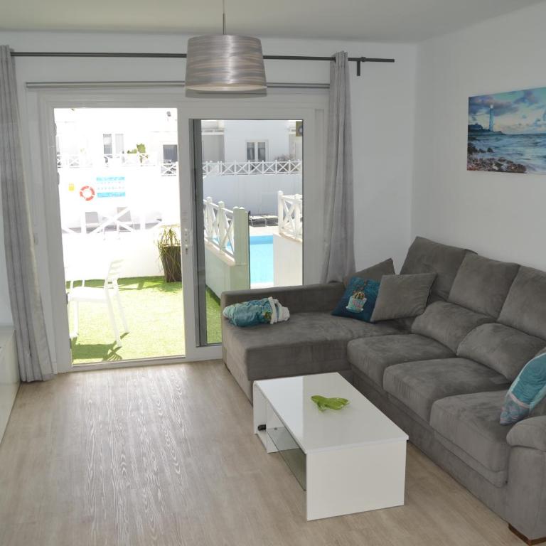Flower Beach Deluxe - Apartamento con vistas a la piscina - 15