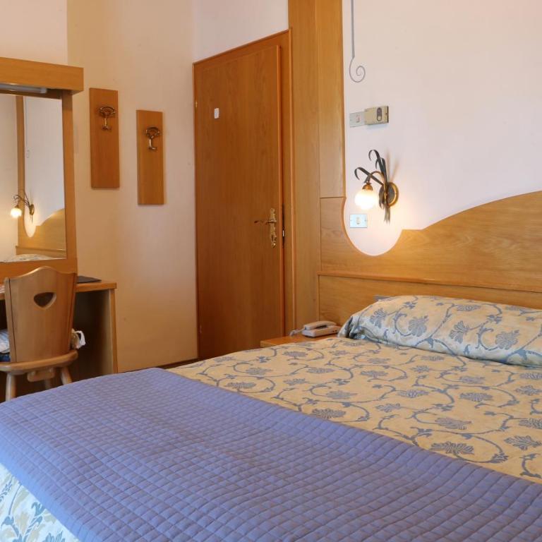 Hotel Belvedere Srl - Standard Double or Twin Room with Balcony - 2