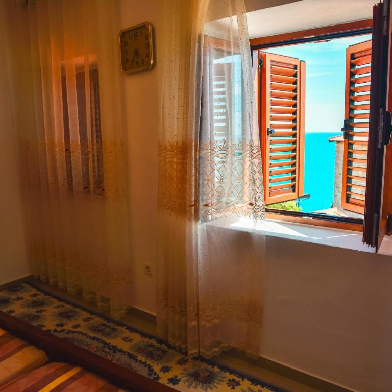 Villa Marinero - Two-Bedroom Apartment - 12
