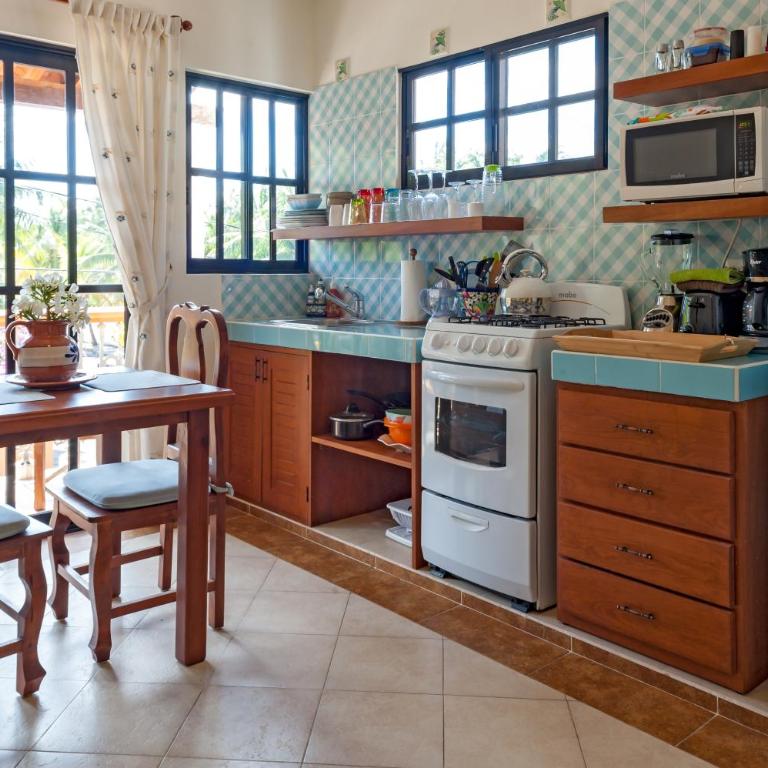 Righetto Vacation Rentals - Juanita One-Bedroom Apartment (3 Adults) - 8