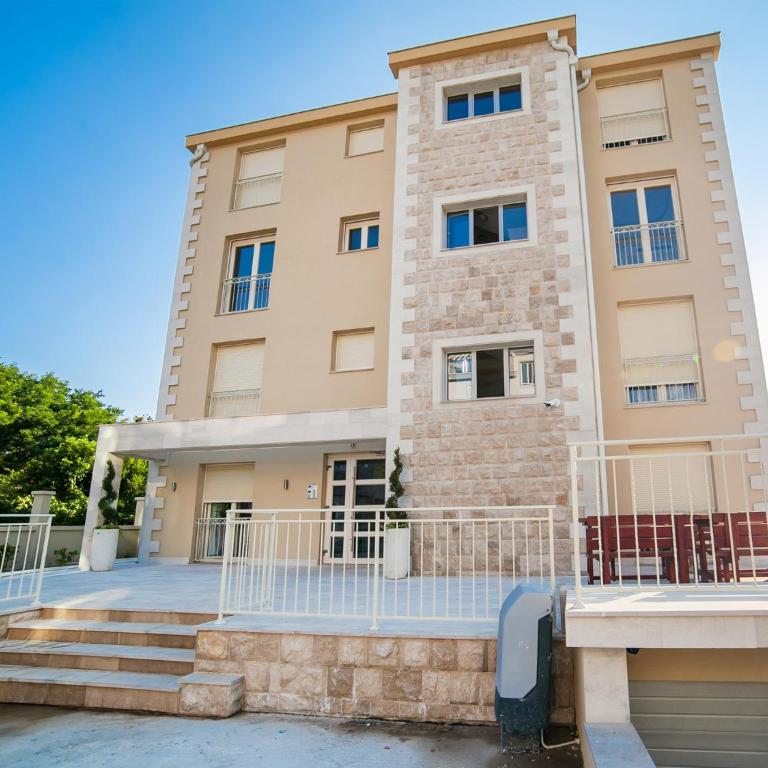 Sea Point Apartments Tivat - Studio sa Terasom i Pogledom na Bazen (5 Odraslih Osoba) - 2
