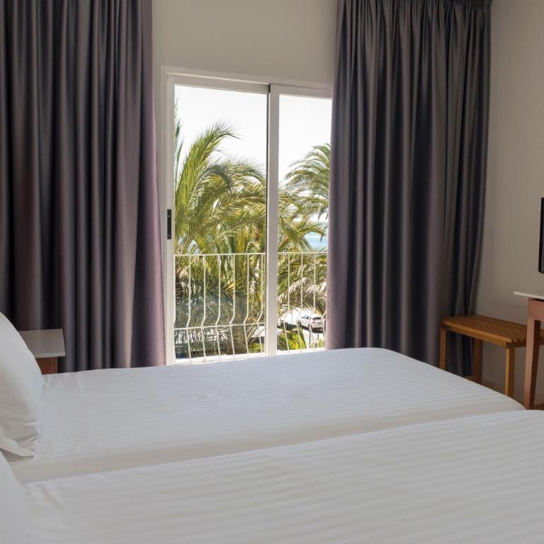 Hotel El Palmeral - Habitación Doble con vistas al jardín - 2 camas - 15