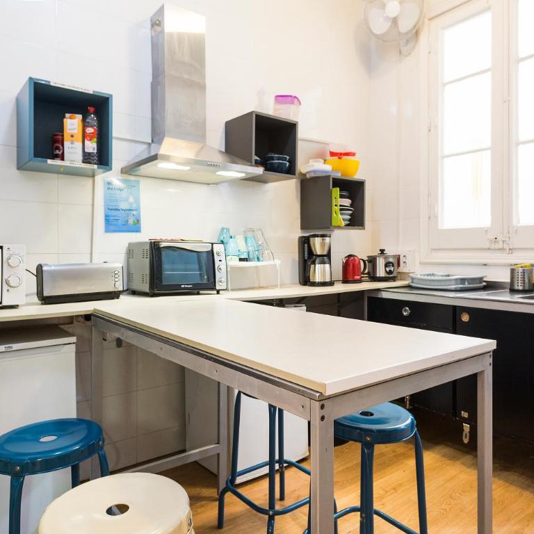 Casa Barcelo Hostel Barcelona - Bunk Bed in 8-Bed Mixed Dormitory Room - 17