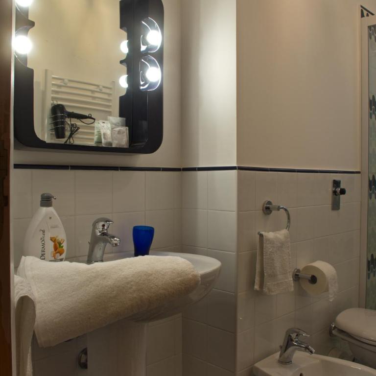 Olivarooms - Triple Room with Private External Bathroom - 5