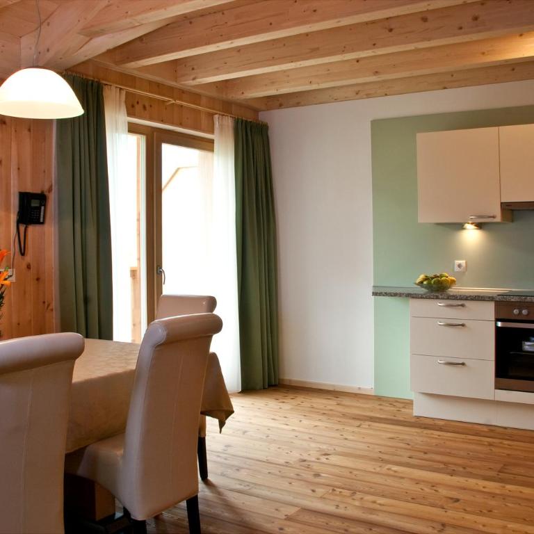 Appartments Helvetia - Appartamento con 2 Camere da Letto e Balcone - 34