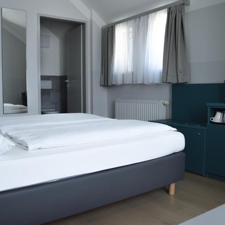 Pension Elisabeth - Rooms & Apartments - Superior Zimmer mit Gartenblick - 16