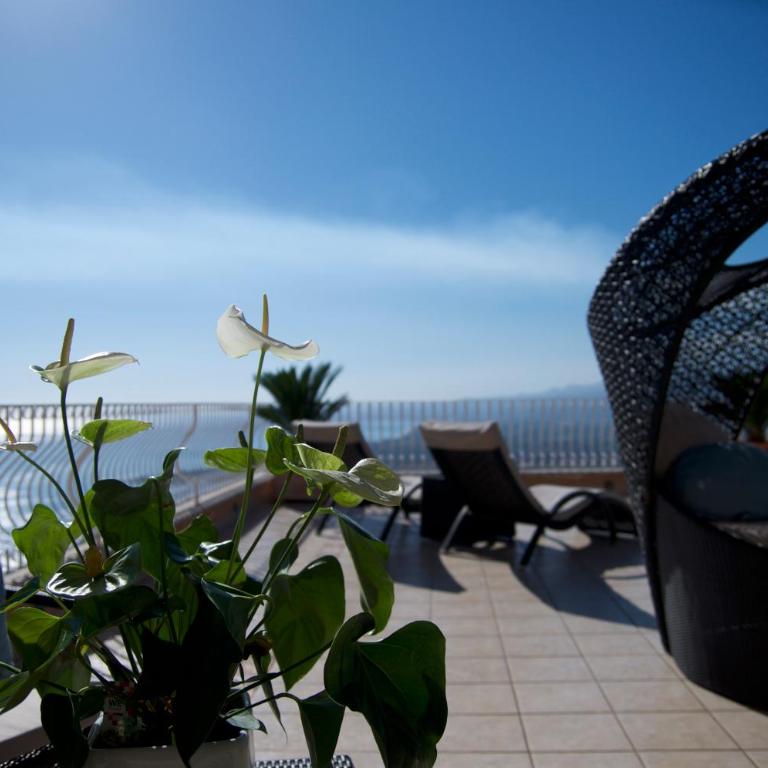 Villa Le Terrazze Charming Rooms - Deluxe Suite with Sea View - 6