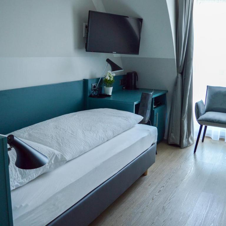 Pension Elisabeth - Rooms & Apartments - Einzelzimmer mit eigenem Bad - 7