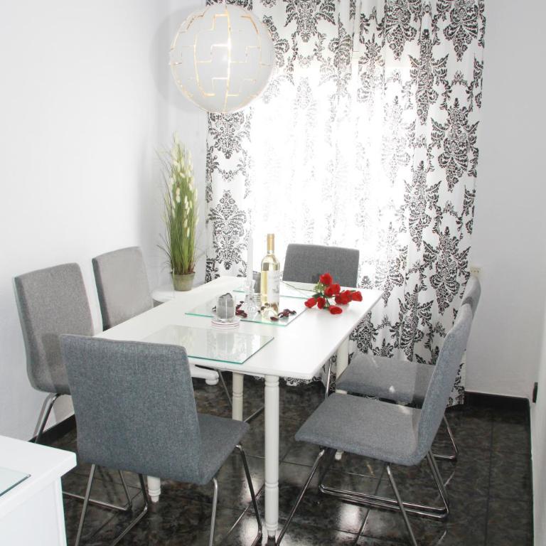 Shiny Per Family Apartment - Two-Bedroom Apartment - 10