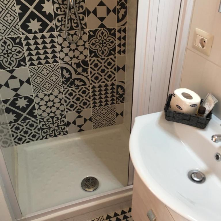 Taorminas Sun Central Boutique Guesthouse & Suites - Camera Queen con Vista Giardino - 11