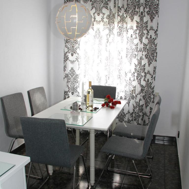 Shiny Per Family Apartment - Two-Bedroom Apartment - 12