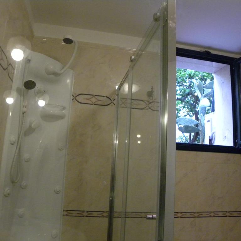 acquaesale rooms - Camera Matrimoniale con Bagno Privato - 10