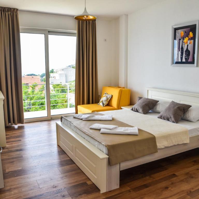 Apartments Blue Heaven - Deluxe Double Room with Balcony and Sea View - 10