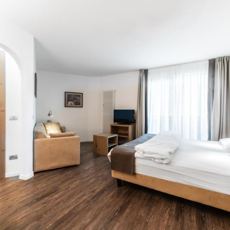 Hotel Montana - Zimmer mit Kingsize-Bett - 4