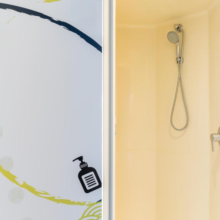 ibis budget Paris Porte de Vincennes - Chambre Triple avec 1 Lit Double et 1 Lit Superposé - 9