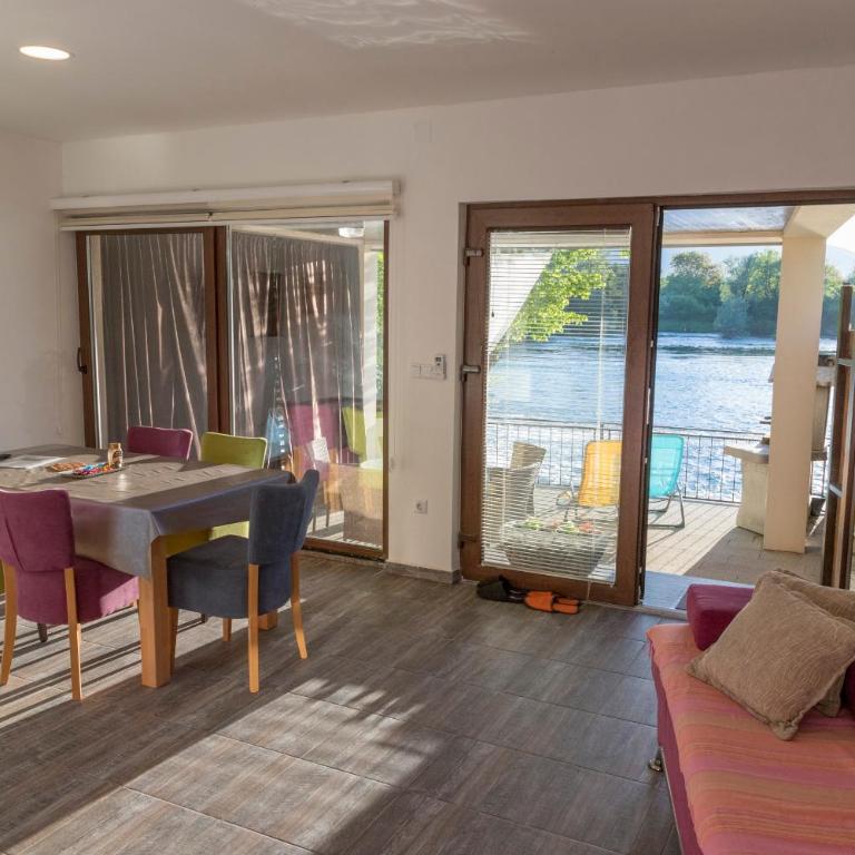 Apartment Vila Tara - Comfort One-Bedroom Apartment with Balcony and River View - 4