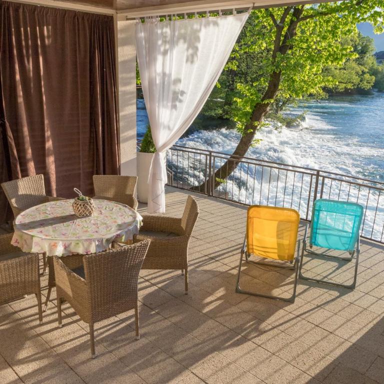 Apartment Vila Tara - Comfort One-Bedroom Apartment with Balcony and River View - 9