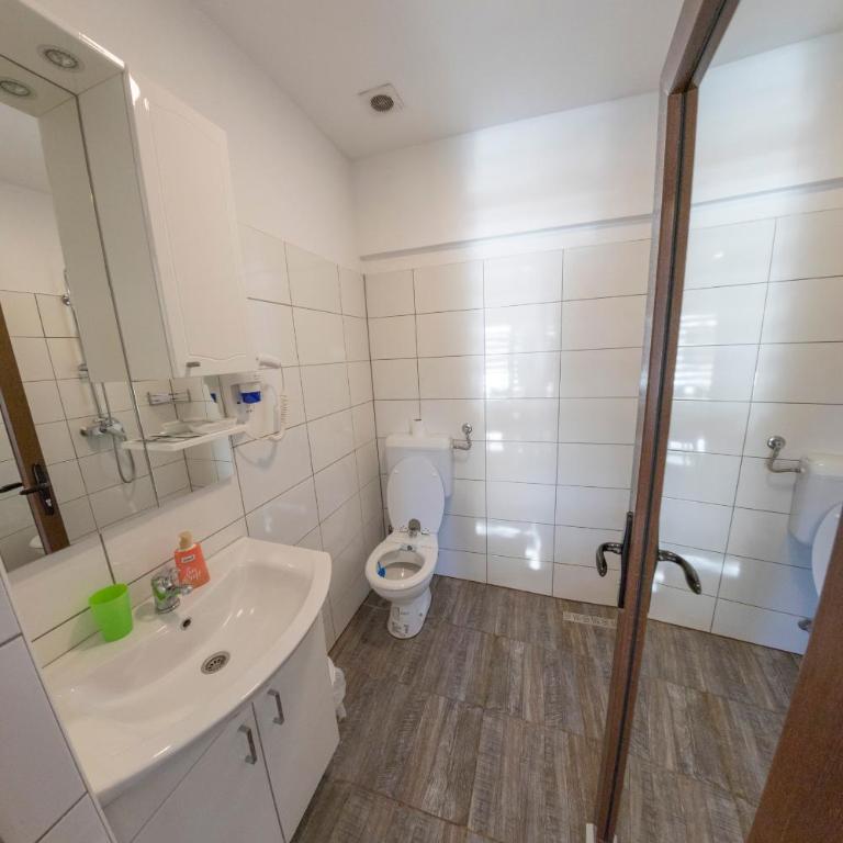 Apartment Vila Tara - Comfort One-Bedroom Apartment with Balcony and River View - 10