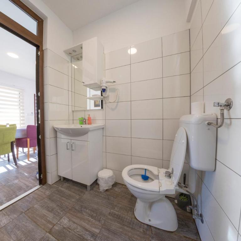 Apartment Vila Tara - Comfort One-Bedroom Apartment with Balcony and River View - 11