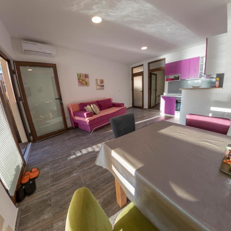 Apartment Vila Tara - Comfort One-Bedroom Apartment with Balcony and River View - 14