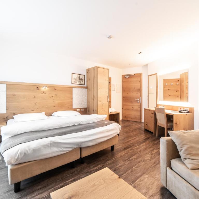 Hotel Montana - Zimmer mit Kingsize-Bett - 2