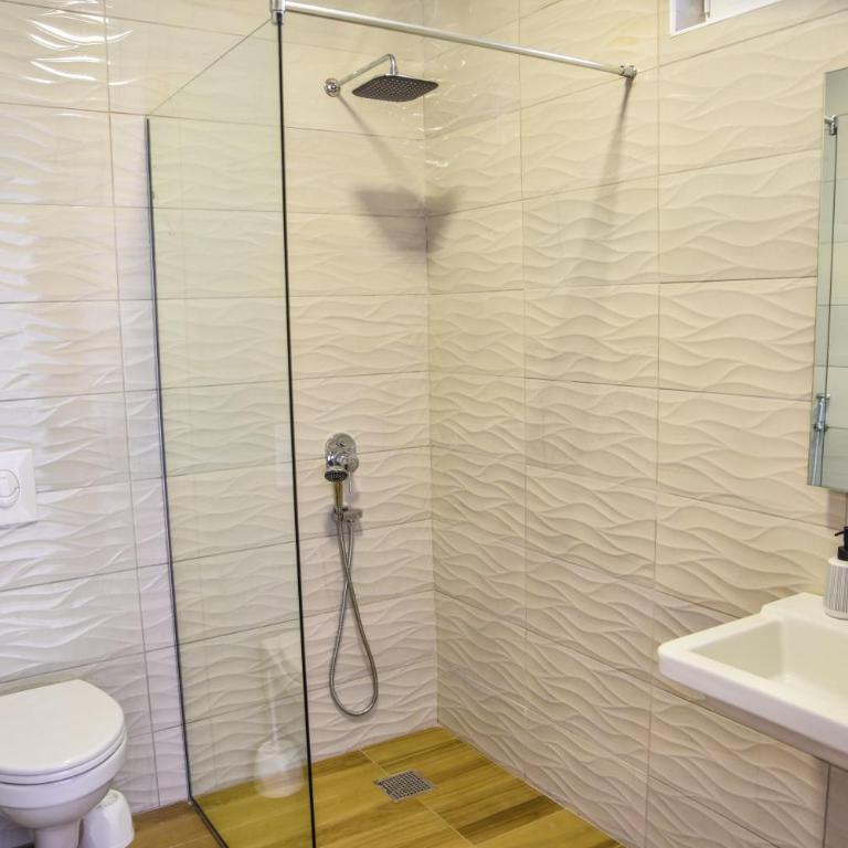 Apartments Blue Heaven - Deluxe Double Room with Balcony and Sea View - 3