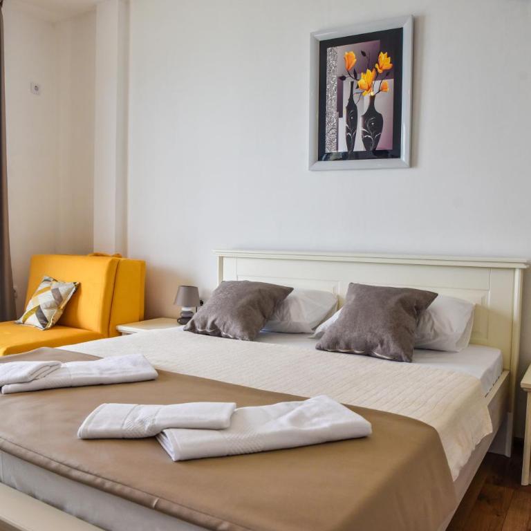 Apartments Blue Heaven - Deluxe Double Room with Balcony and Sea View - 5