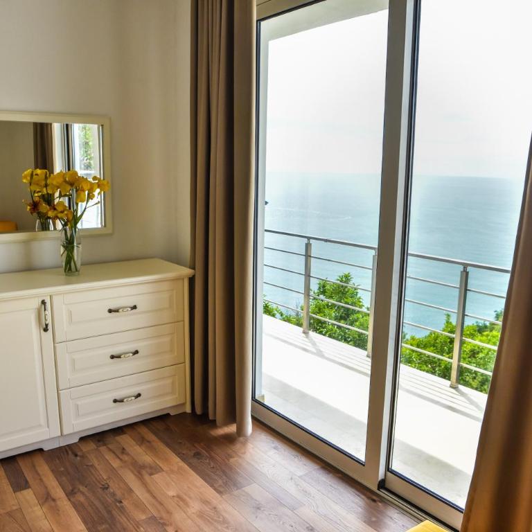 Apartments Blue Heaven - Deluxe Double Room with Balcony and Sea View - 15