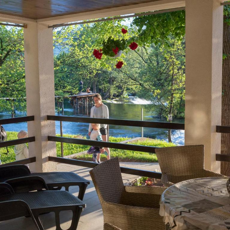 Apartment Vila Tara - Two-Bedroom Apartment with waterfall view - 7
